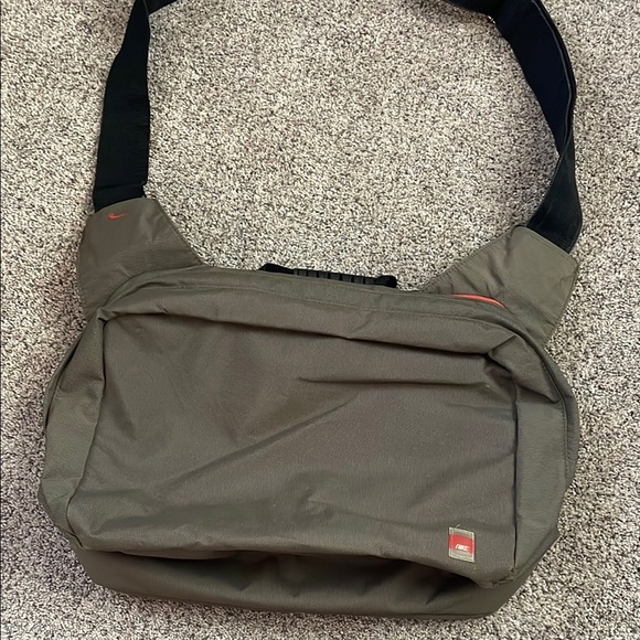 Nike retro side carry bag - Picture 1 of 5